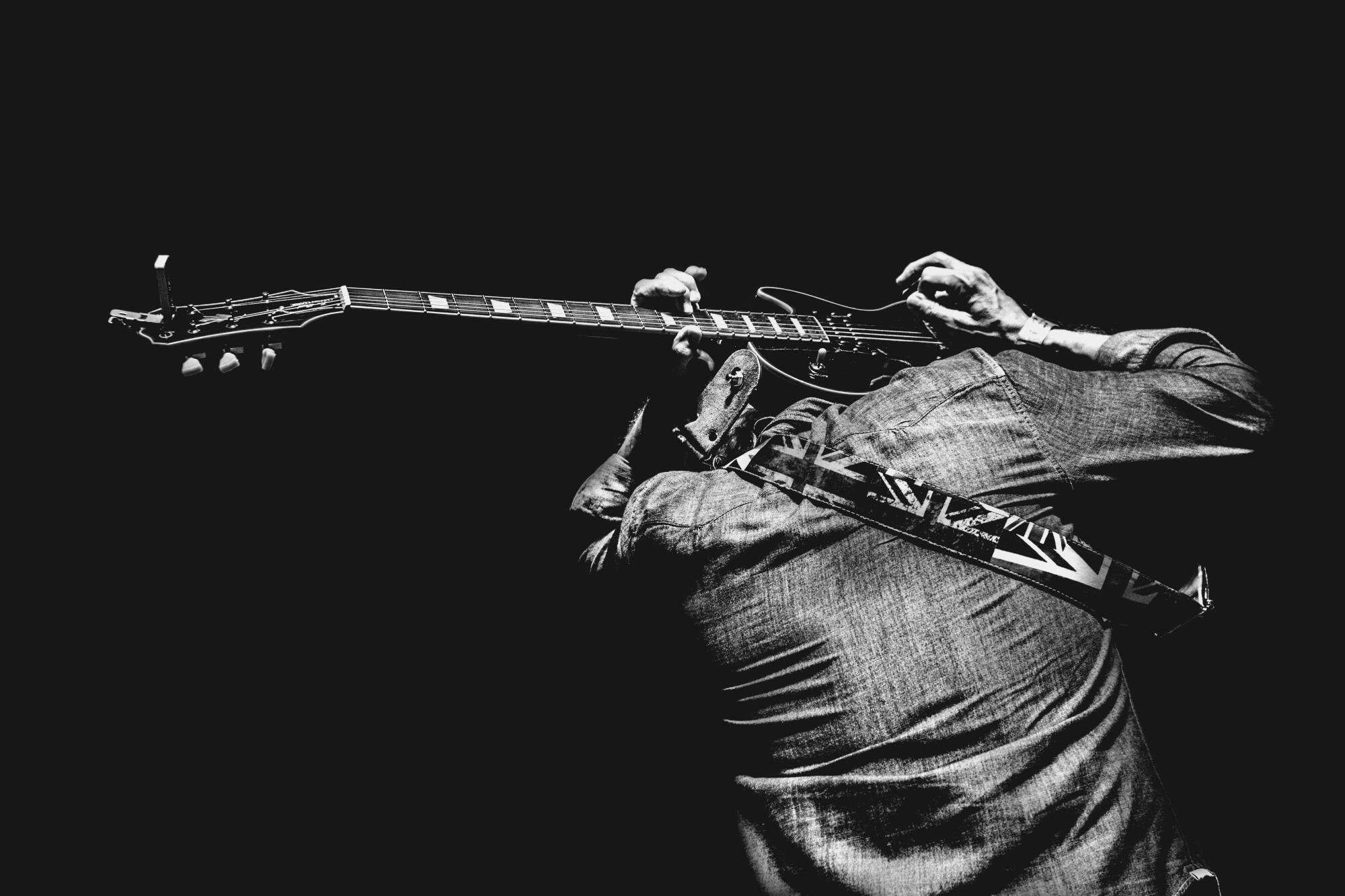 Choosing the Right Acoustic Guitar Strap for Your Playing Style