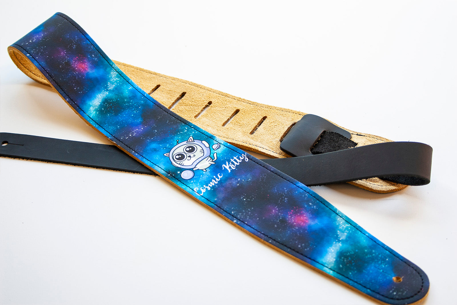 Cool cat image on a electric guitar strap. 